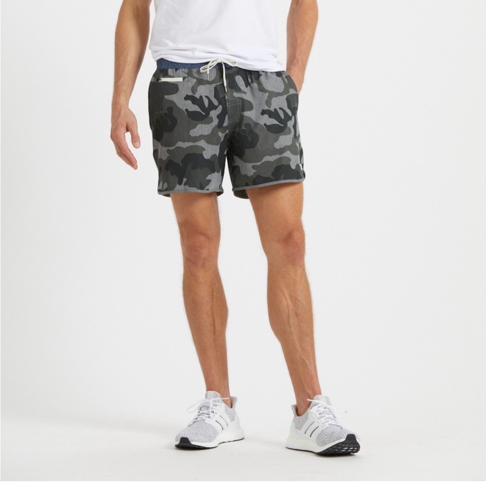 Vuori camo banks shorts 5” size M - Picture 2 of 7